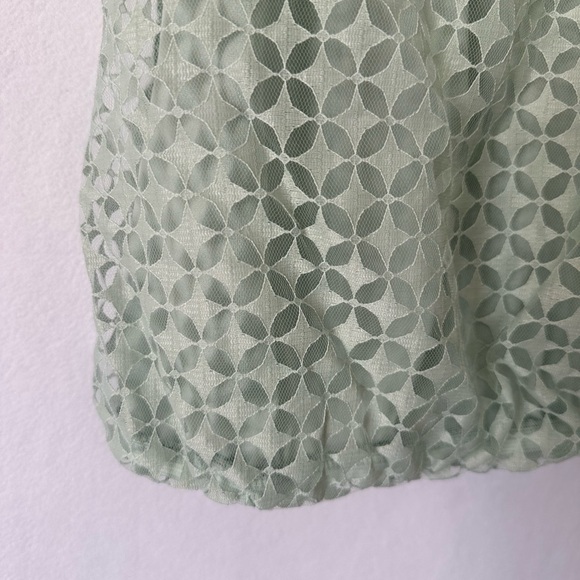 Liz Claiborne Pastel Green Lace Bubble Hem Blouse – Women’s Size M - Picture 4 of 9